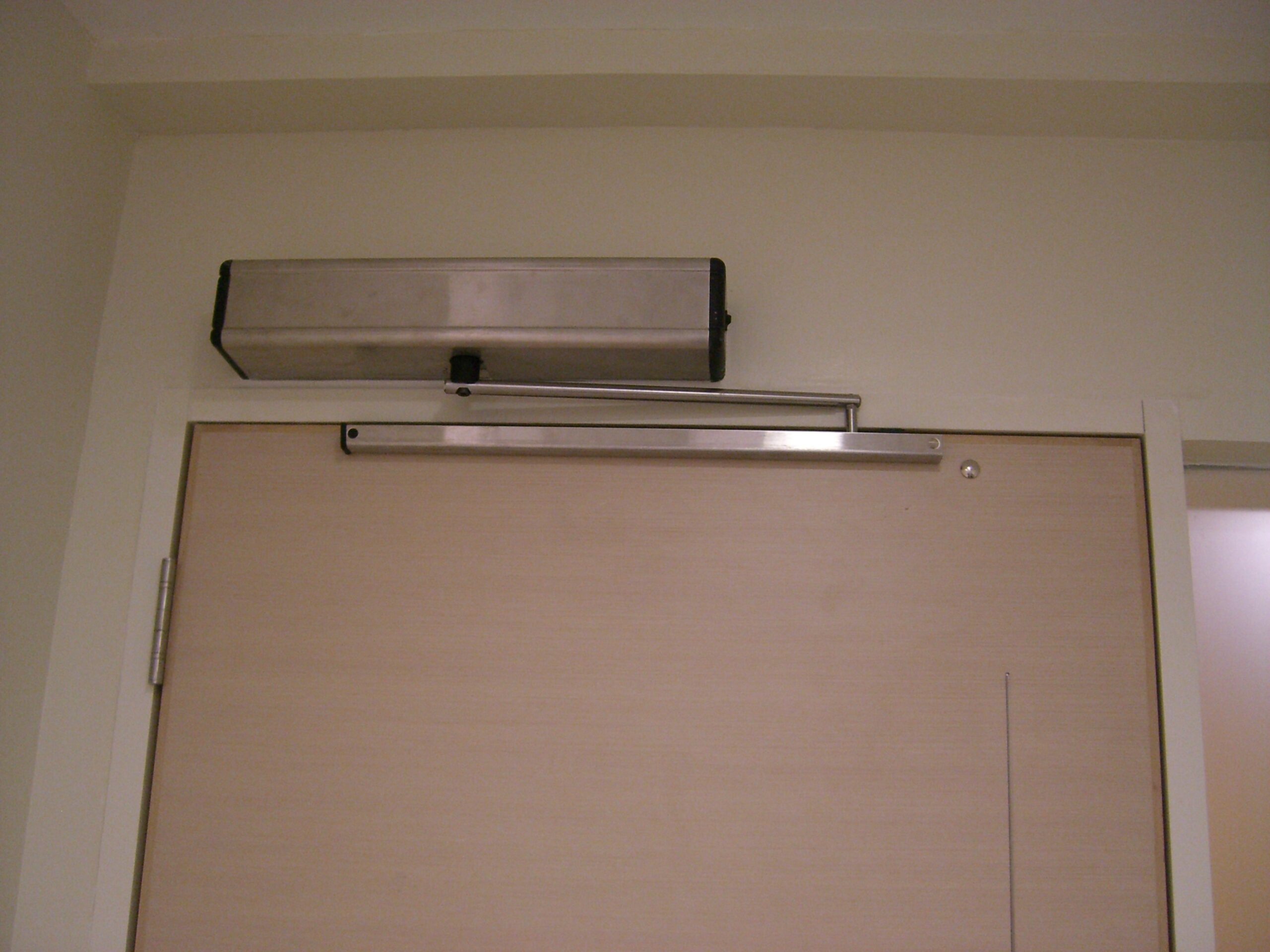 Auto swing door at SGh